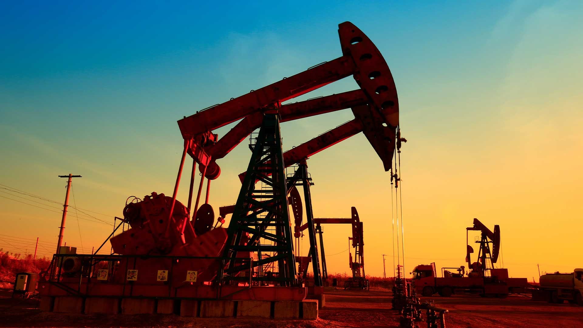 Giá xăng dầu thế giới có xu hướng giảm nhẹ