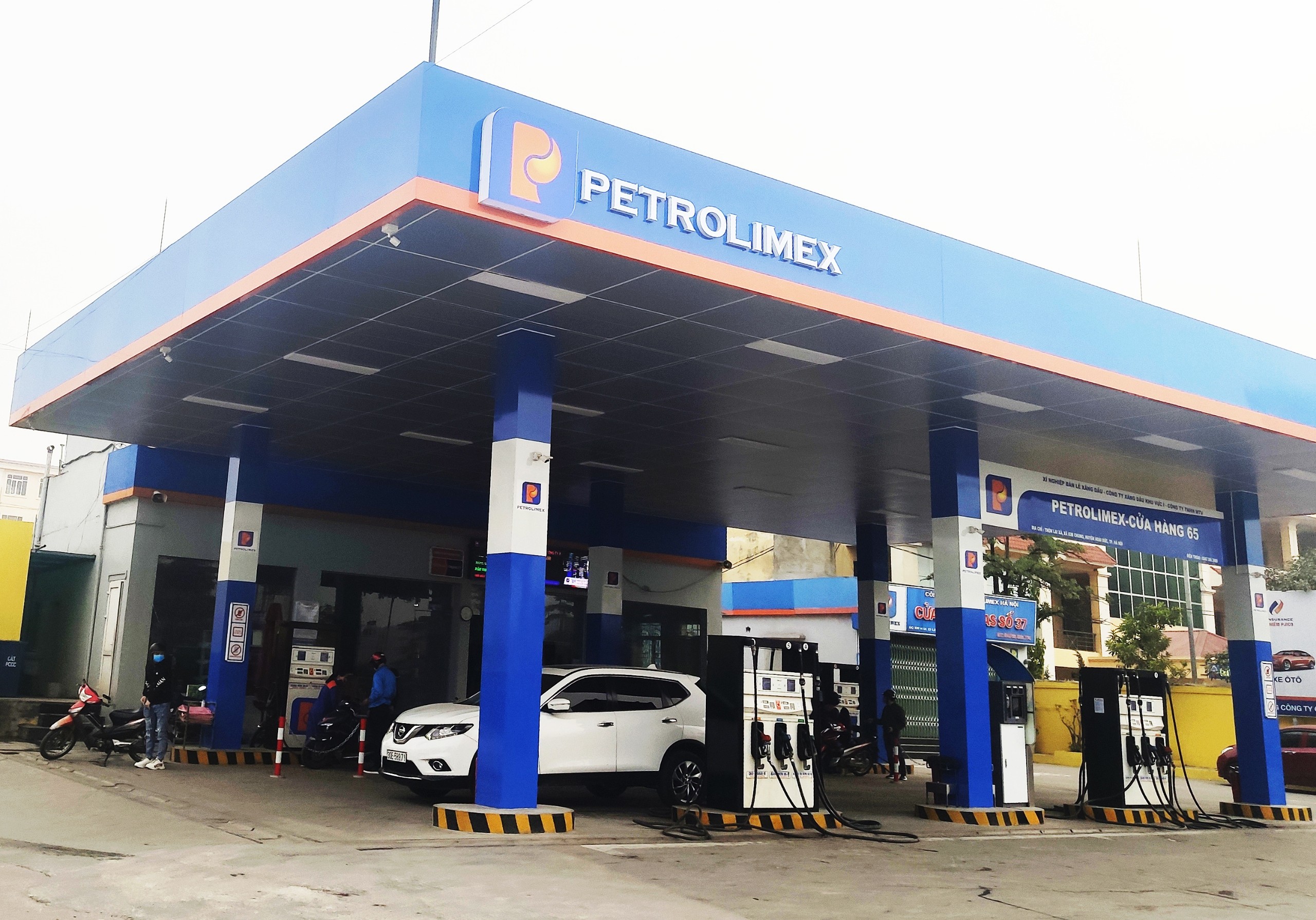 Tập đoàn Xăng dầu Việt Nam (Petrolimex) đã giảm giá bán lẻ mặt hàng xăng dầu